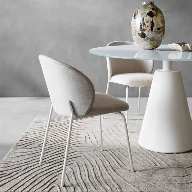Factory Wholesale Modern Metal Legs Restaurant Chair Velvet Fabric Cafe Italy Luxury Designer Creative Dining Chair