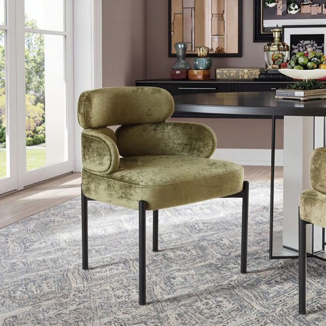 Nordic Luxury Velvet Fabric Dining Chair Curved Backrest Armrest Shaped Sponge Metal Restaurant Chair Living Room Furniture
