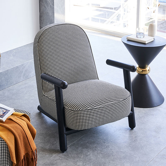 Northern Europe Modern Design Living Room Armchair Luxury Fabric Sofa Leisure Easy Chair Hotel Solid Wood Lounge Chair