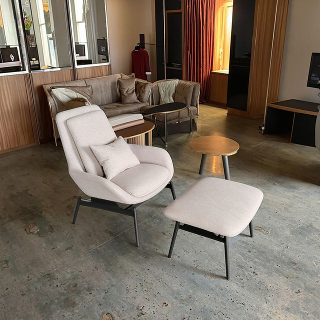 Sill&oacute;n de dise&ntilde;o moderno con reposapi&eacute;s, estructura de Metal, tela de terciopelo, sill&oacute;n de ocio para sala de estar, dormitorio de Hotel